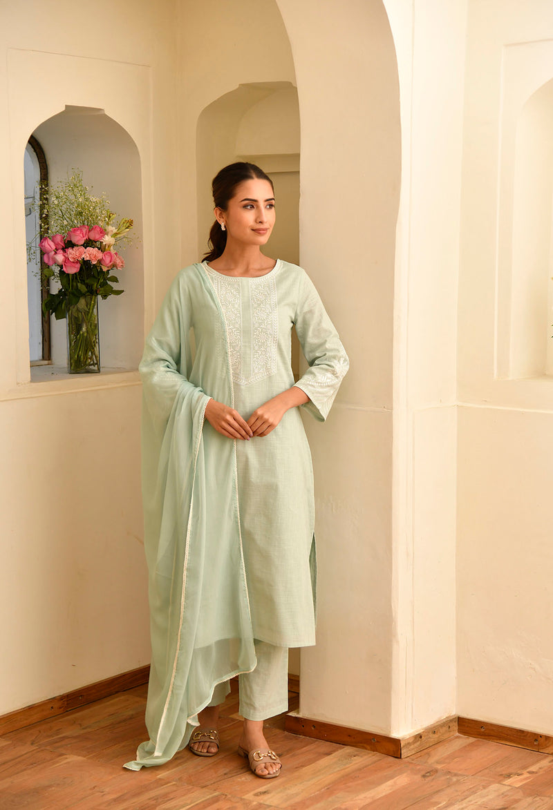 Green Straight Fit Round Neck Kurta Set With Floral Embroidery