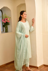 Green Straight Fit Round Neck Kurta Set With Floral Embroidery