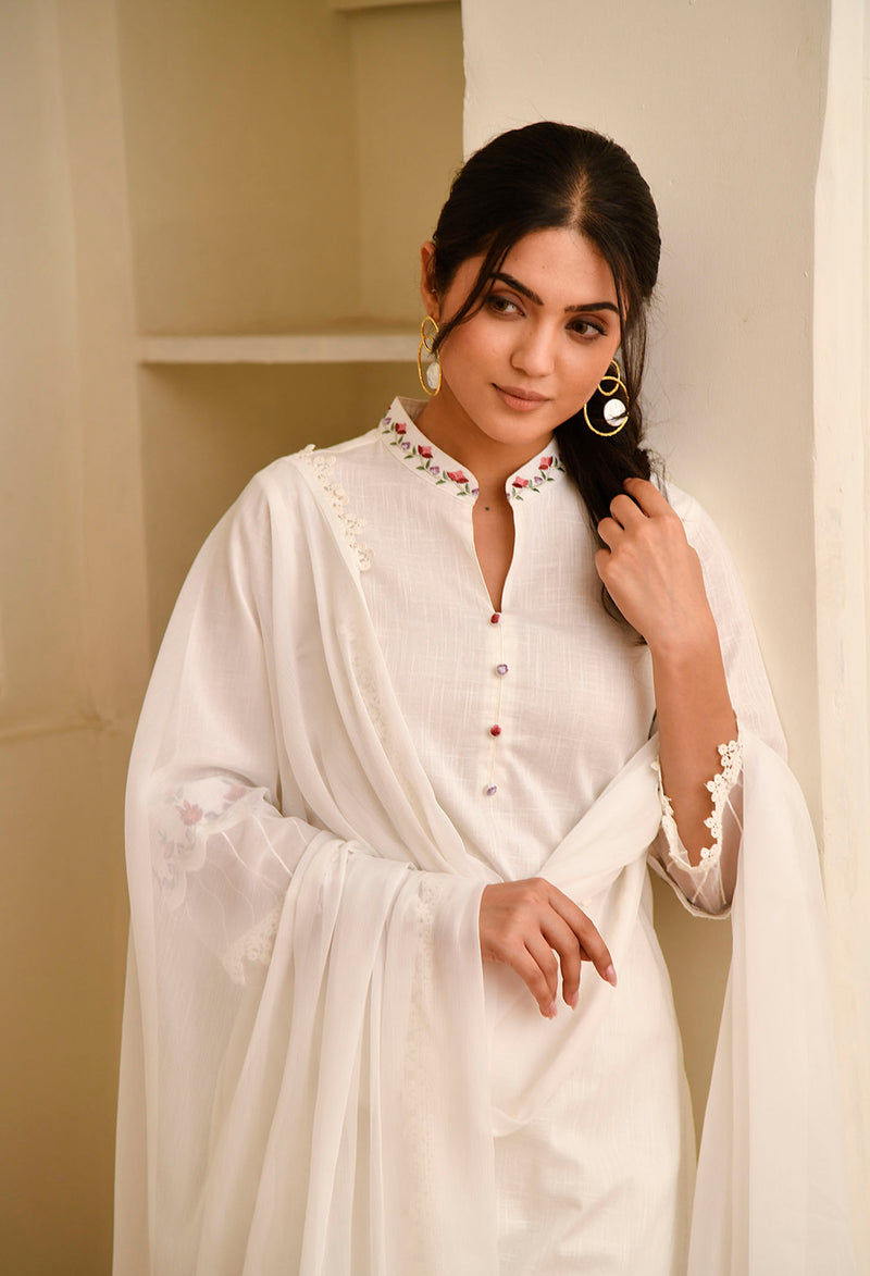 White Straight Fit Embroidered Collar Kurta Set With Organza Detail